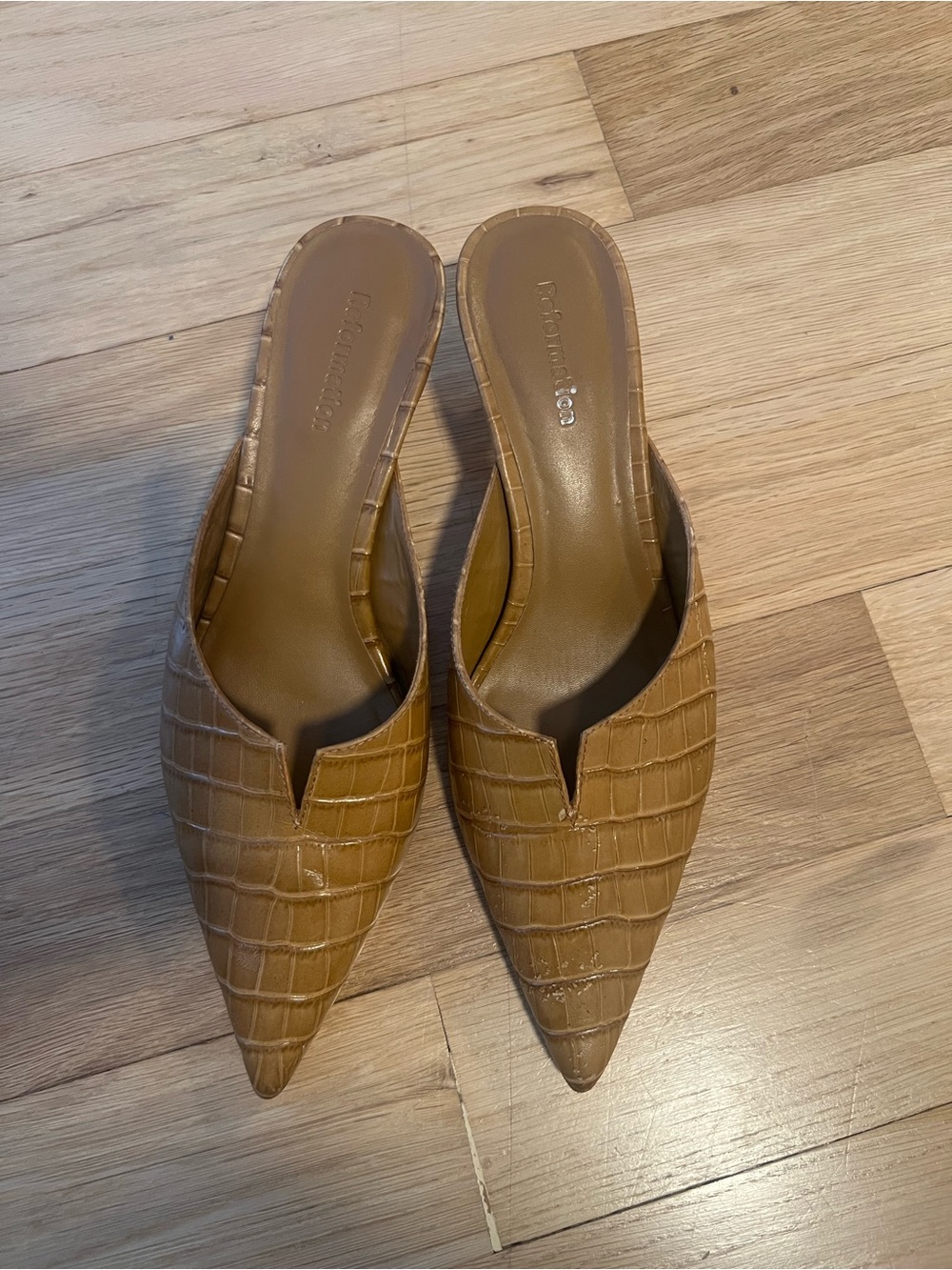Reformation Tan Croc-Embossed Pointed-Toe Slide Mules - Picture 3 of 3